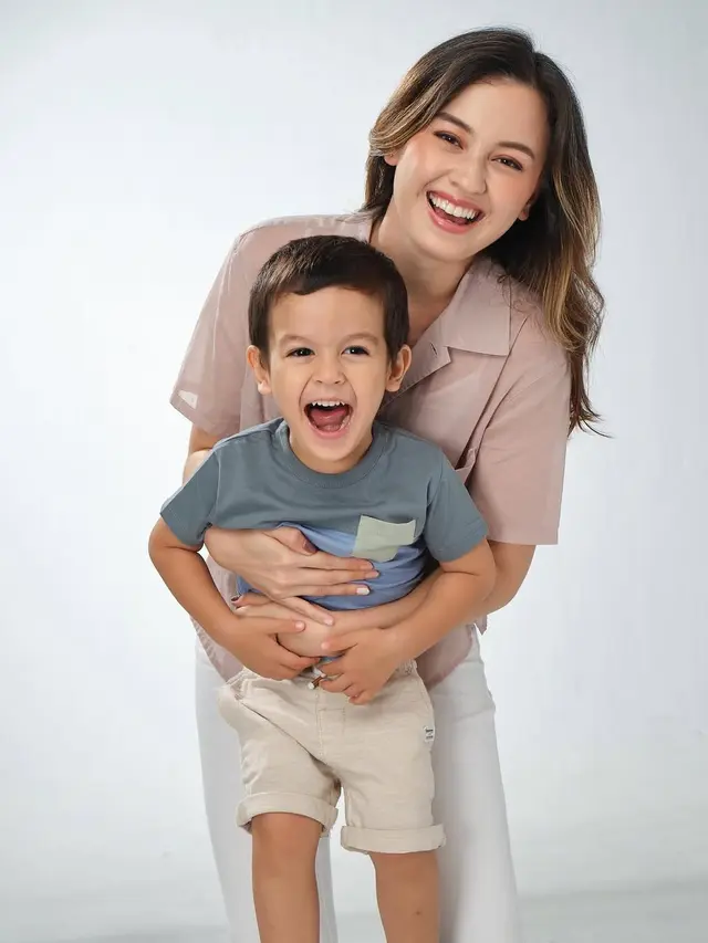 5 Potret Kebersamaan Kimberly Rider dengan Kedua Anaknya, Menggemaskan Penuh Momen (credit: instagram/kimbrlyryder).