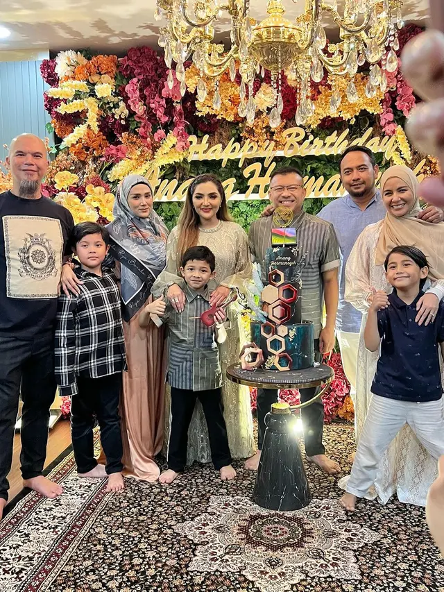 Potret Ahmad Dhani di ulang tahun Anang (Sumber: Instagram/@meisya__siregar)