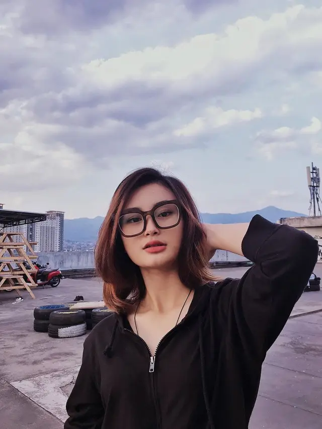 6 Potret Liya Wanita yang Viral Punya Foto KTP Cantik, Bikin Iri Netizen
