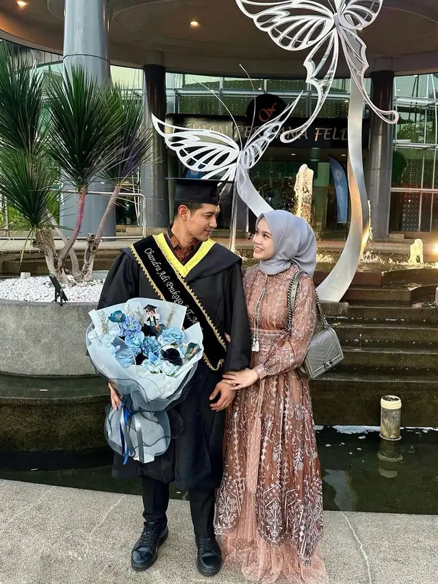 6 Gamis Elegan ala Dea Sahirah untuk Acara Formal, Sopan dengan Gaya Modern