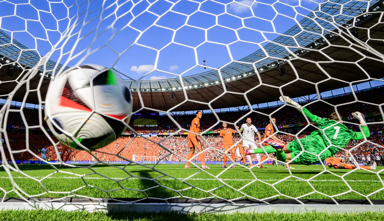 Timnas Austria secara mengejutkan menang atas Belanda dengan skor 2-3. (AFP/John Macdougall)