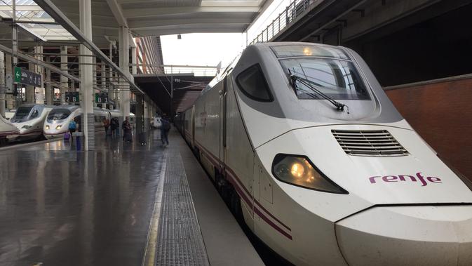 Kereta cepat Renfe Ave, mampu melaju hingga 300 km/jam menjadi salah satu moda transportasi andalan kota Madrid (Marco Tampubolon/Liputan6.com)