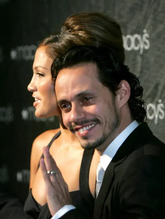 “Ini yang terbaik untuk kita,” ucap Jlo . “Kami bertemu dalam pekerjaan, dan itu sungguh magis. Ketika kami masih berada dalam satu panggung yang sama, dan kami juga meninggalkannya bersama,” tambah JLo. (AFP/Bintang.com)