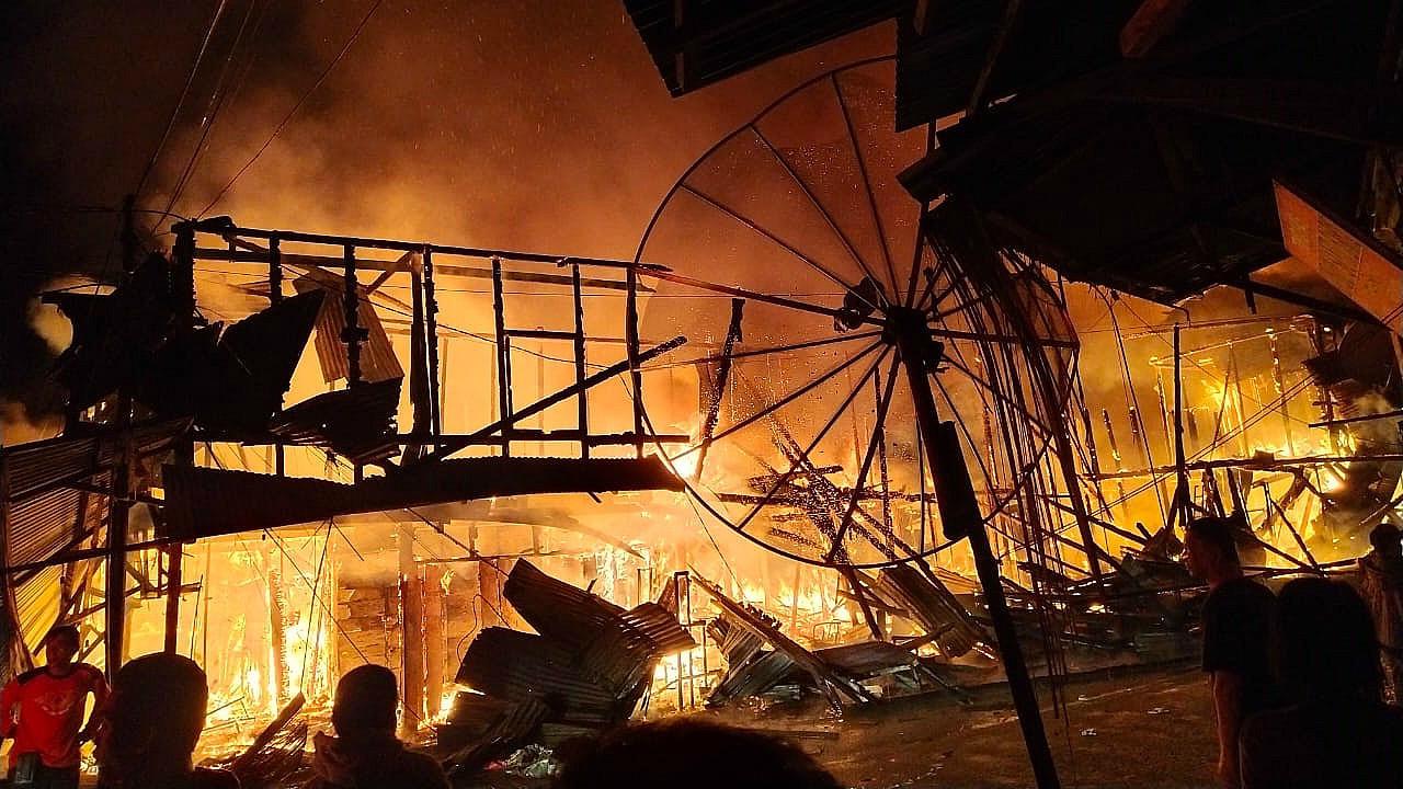 Kebakaran di Kecamatan Simeulue Timur, Kabupaten Simeulue, Provinsi Aceh (Liputan6.com/Rino Abonita)