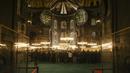 Bagi umat muslim, Masjid Hagia Sophia menjadi salah satu masjid yang sangat bersejarah.  (AP Photo/Emrah Gurel)