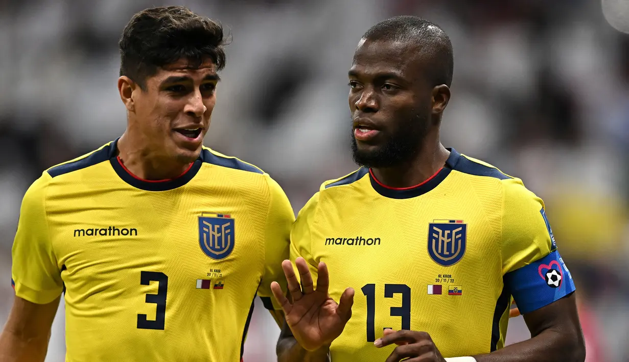 Piero Hincapie (kiri) hanya mampu membawa Ekuador lolos hingga babak 16 besar pada Piala Dunia U-17 2019 setelah dikalahkan Italia 1-0. Saat ini ia tengah menjalani musim ketiga bersama Bayer Leverkusen, setelah sebelumnya ia membela Independiente del Valle di Liga Ekuador serta bermain untuk Talleres di Liga Argentina. Bersama Timnas Ekuador ia telah mencatatkan 27 caps, termasuk bermain di Piala Dunia 2022 Qatar. (AFP/Manan Vatsyayana)