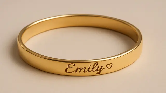 7 Model Gelang Emas Bangle Kecil yang Simple tapi Elegan di 2025, Cocok Dipakai Sehari-hari