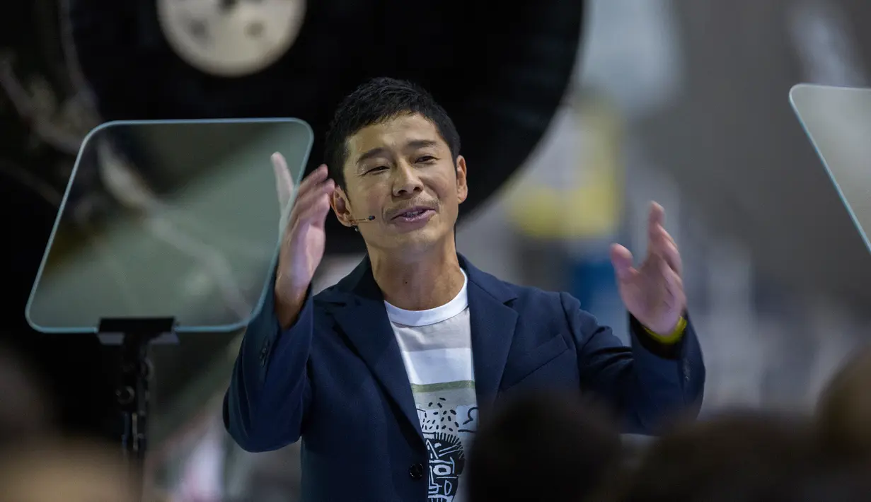 Miliarder Jepang, Yusaku Maezawa dalam konferensi pers di Hawthorne, California, 17 September 2018. SpaceX, perusahaan transportasi luar angkasa milik Elon Musk, mengumumkan Usaku Maezawa sebagai penumpang pertama penerbangan ke bulan. (DAVID MCNEW/AFP)
