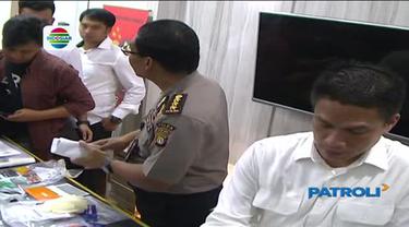 Dua WNA dan 1 WNI terlibat kasus pemalsuan tanda tangan Presiden RI Joko Widodo untuk melancarkan aksi penipuannya. 