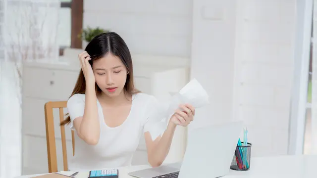 Buat Catatan Pengeluaran dan Pemasukan Secara Disiplin