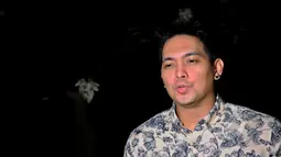 Vokalis Ada Band, Donnie Sibarani saat berbincang dengan Liputan6.com di RS Bersalin Asih Jakarta, Selasa (21/4/2015). Donnie baru saja dikaruniai seorang putra pada 18 April lalu yang diberi nama Kent Leopold Sibarani. (Liputan6.com/Faisal R Syam)