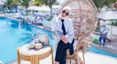 Melalui media sosial, Syahrini tampak membagikan berbagai momen selama di Dubai. Penampilan istri dari Reino Barack pun tampak kasual namun juga stylish. (Liputan6.com/IG/@princessyahrini)