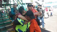 Tim SAR Gabungan Evakuasi Pemudik Sakit di Pelabuhan Tanjung Perak Surabaya