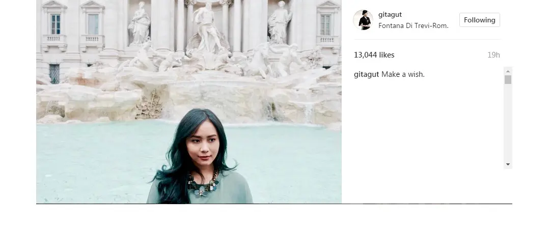 Gita Gutawa memanjatkan harapan di depan kolam Fortana di Roma, Italia (Foto: Instagram)