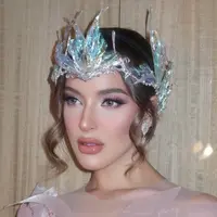 Tampil memukau dengan riasan soft glam makeup look, Tasya seolah menghadirkan definisi baru dari kecantikan elegan yang tanpa cela. [@tasyafarasya].