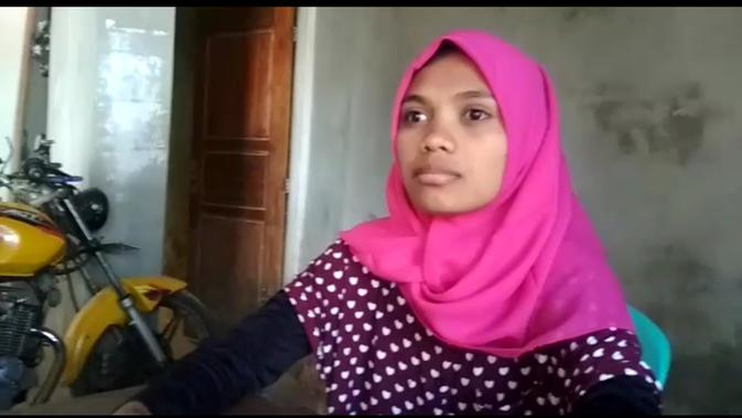 Fitriani Sali (23), kakak La Randi (21) yang dijanjikan menjadi PNS.(Liputan6.com/Ahmad Akbar Fua)