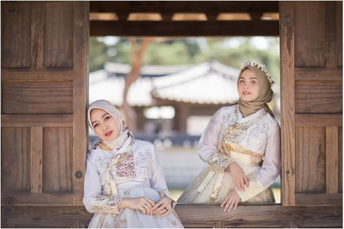 Bareng Sahabat, Intip 6 Potret Seru Liburan Dian Ayu dan Vebby Palwinta di Korea Selatan