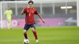 Pada laga tersebut ada salah satu pemain yang mampu mencuri perhatian yakni pemain muda Spanyol, Pablo Martin Paez Gavira alias Gavi. (AP/Antonio Calanni)