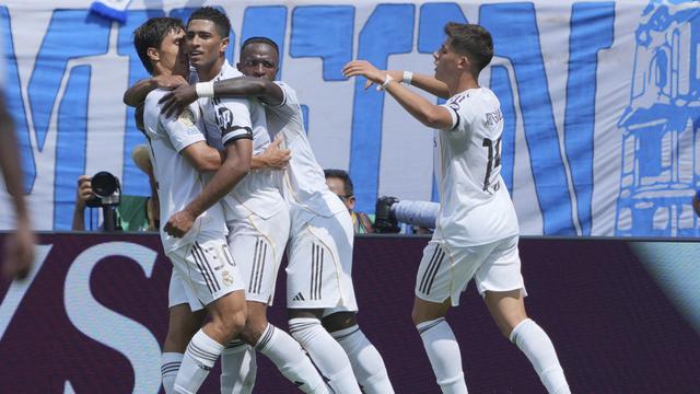 Skuad Real Madrid merayakan gol Jude Bellingham ke gawang Pachuca di Piala Dunia Antarklub 2025, Senin (23/06/2025). (AP Photo/Chris Carlson)
