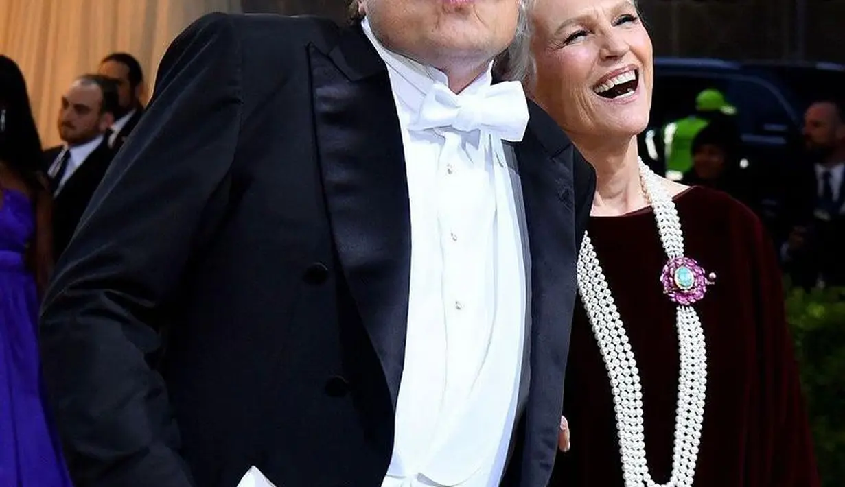 <p>Pada Met Gala kali ini, Elon Musk terlihat bersenang-senang. Ia juga menunjukkan sisi lucunya dengan membuat postur lucu saat difoto. (Instagram/foxbusiness).</p>