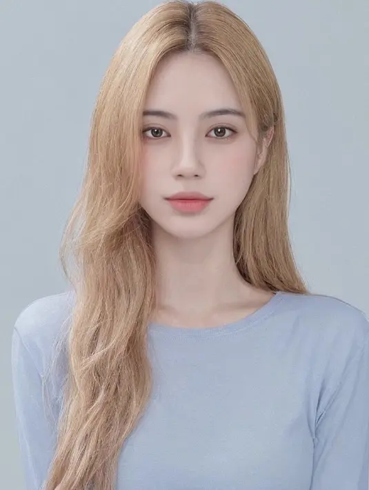 Audi Marissa juga menggunakan aplikasi ini dengan rambut blonde mirip eonni Korea. @audimarissa