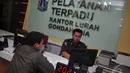 Setiap Kelurahan agar mempermudah masyarakat untuk mengurus surat - surat penting contohnya surat tanah, dan lain -lain, Jakarta, Senin (12/1/2015). (Liputan6.com/JohanTallo)