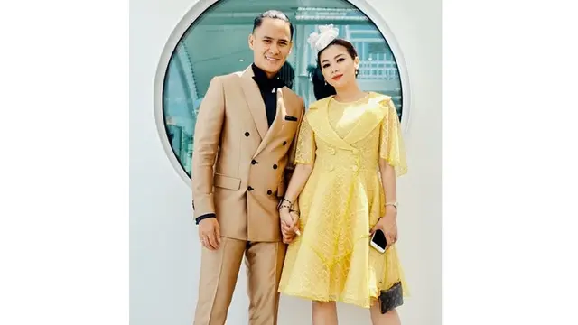 Jarang Terekspose, Ini 7 Potret Mesra Choky Sitohang dan Istri
