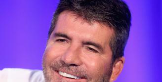 Pentolan juri X-Factor Inggris, Simon Cowel, begitu mendukung hubungan asmara rekan sesama juri yakni Cheryl Fernandez dan Liam Payne. (AFP/Bintang.com)