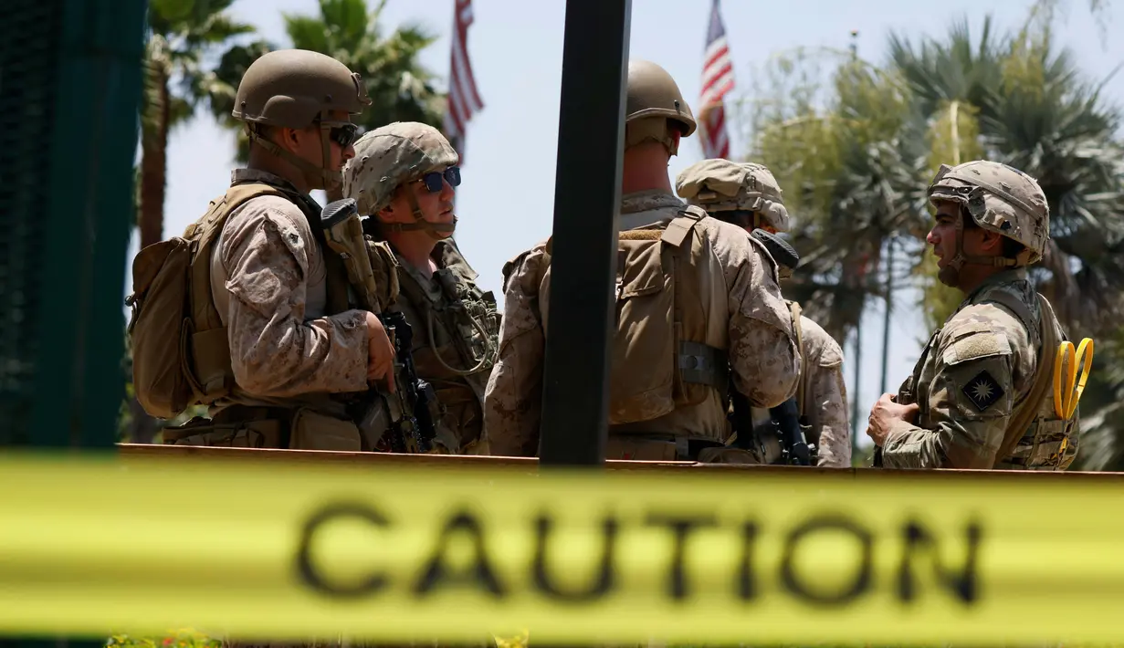 Langkah Presiden Amerika Serikat (AS) Donald Trump menggelar parade militer dan mengerahkan militer aktif di wilayah sipil menuai kritik tajam. (ETIENNE LAURENT/AFP)