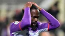 Reaksi pemain Fiorentina Jonathan Ikone saat melawan Juventus pada pertandingan sepak bola leg pertama semifinal Coppa Italia di Stadion Artemio-Franchi, Florence, Italia, 2 Maret 2022. Juventus menang 1-0. (Alberto PIZZOLI/AFP)