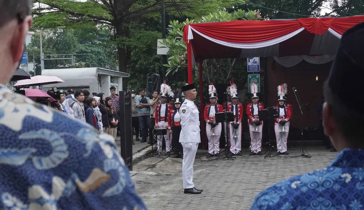 Upacara peringatan ini untuk mengenang ikrar bersejarah pada 28 Oktober 1928 yang menegaskan tekad pemuda Indonesia bertumpah darah satu, tanah air Indonesia; berbangsa satu, bangsa Indonesia; dan menjunjung bahasa persatuan, bahasa Indonesia. (merdeka.com/magang/Randi Saputra)
