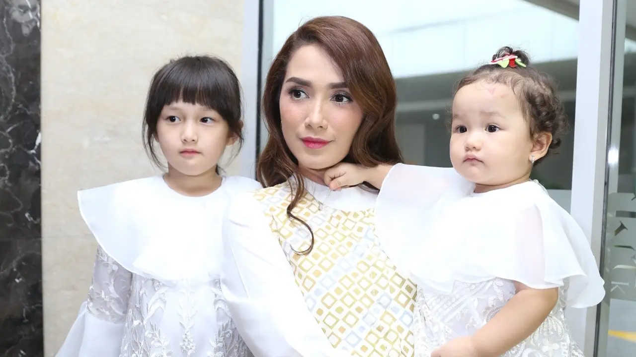 [Bintang] Ussy Sulistiwaty