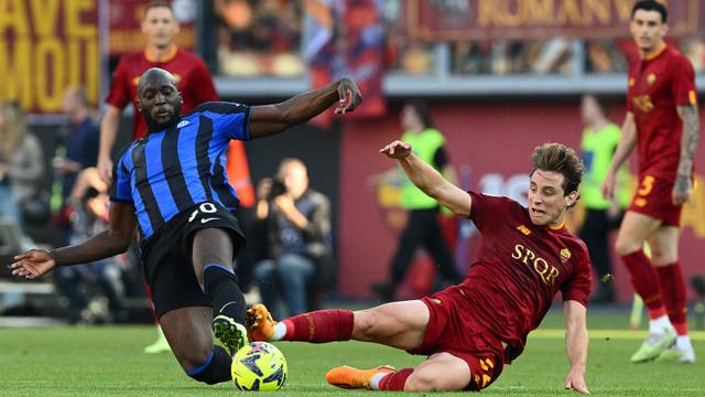Foto: Duo Milan Kompak Pecundangi Klub Ibu Kota, Lazio dan Roma Sama-sama Kalah 2-0