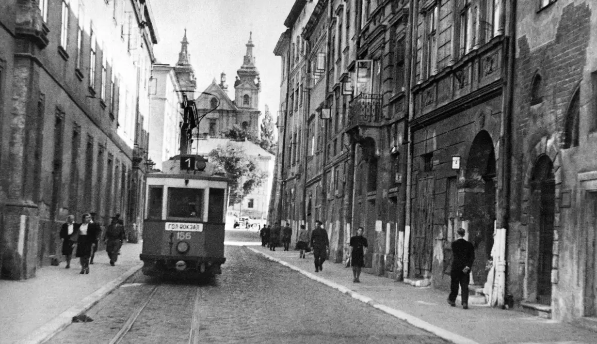 Gambar diambil pada tahun 40-an Kota Lviv, Ukraina. (AFP)