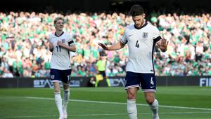 Gelandang Timnas Inggris, Declan Rice, enggan merayakan gol yang dicetaknya ke gawang Republik Irlandia dalam laga Grup 2 Liga B UEFA Nations League 2024/2025 di Aviva Stadium, Dublin, Minggu (8/9/2024) dini hari WIB. (PAUL FAITH / AFP)