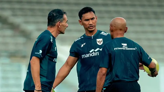 Zulkifli Syukur, Gerald Vanenburg, dan Simon Tahamata di Timnas Indonesia U-23