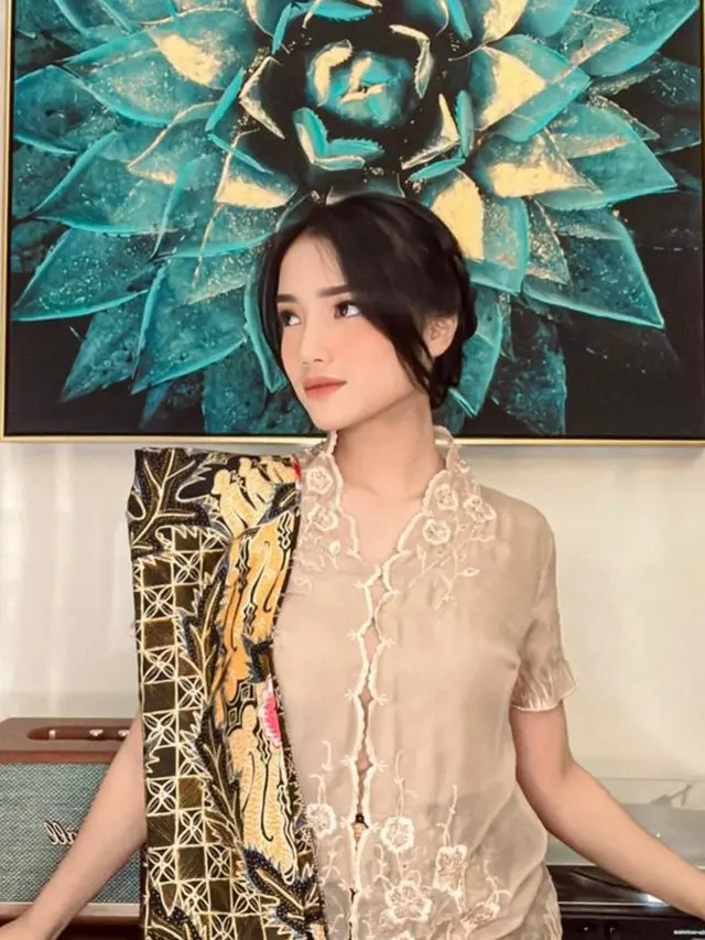 6 Potret Fuji di Acara Tedak Siten Baby Ameena, Bak Putri Keraton