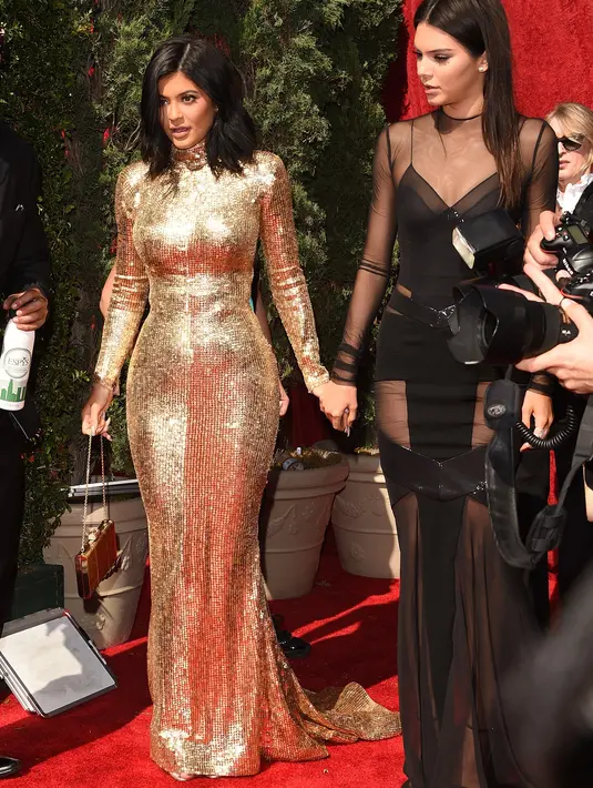 Selama ini yang dilihat oleh para netizen ialah, kakak beradik Jenner sangat kompak satu sama lain dalam hal fesyen. (AFP/Bintang.com)