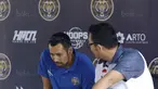 Pelatih Siliwangi Bandung, Ali Budimansyah, berbincang dengan CEO Siliwangi Bandung, Patriady lndrajana di Bandung, Kamis (30/11/2017). Siliwangi Bandung mengenalkan skuad baru untuk menyongsong kompetisi IBL musim depan. (Bola.com/M Iqbal Ichsan)