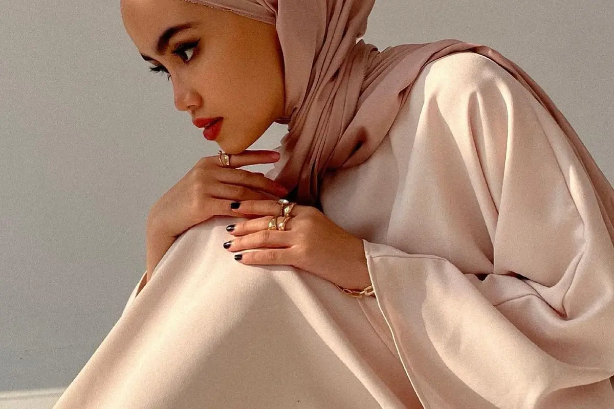 3 Jenis Kain Hijab Pashmina yang Mudah Dibentuk dan Bikin Tampilan Elegan