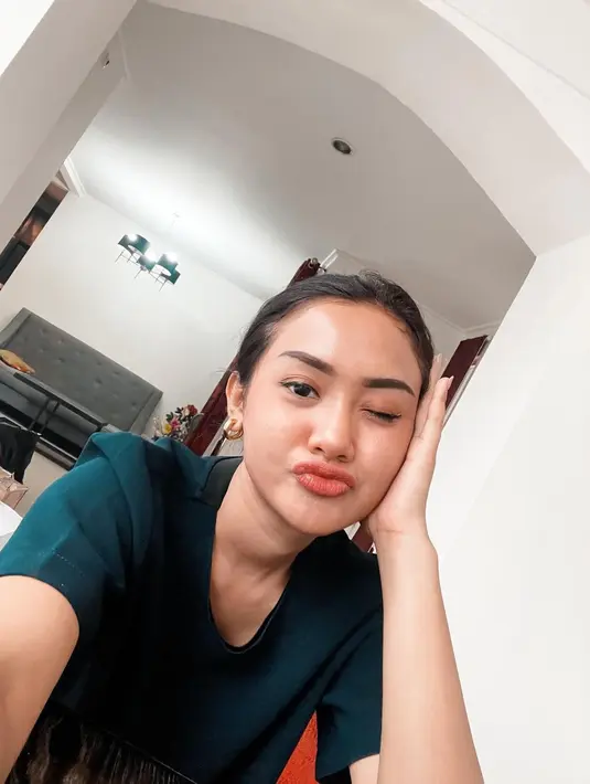 "Yang pasti settle dulu aja deh, kita menghabiskan ngomongin ke sana ke mari 'yang baik, yang itu, nggak'. Pokoknya settle minimal equal jadi kita sama-sama, jadi imbang," ungkapnya. (Instagram/cita_citata)