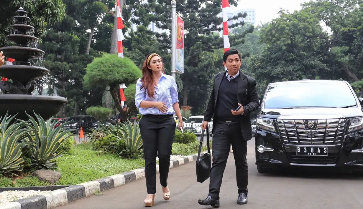 "Iya (ke KPAI), jadi ya kita nunggu waktu, nggak hari ini. Sama nungguin kak Seto pulang dari Amerika," ujar Nafa Urbach. (Adrian Putra/Bintang.com)