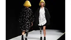 Jika biasanya fashion identik dengan sesuatu yang sempurna, glamor dan berkelas. Label asal Jepang ini justru  menampilkan hal yang berbeda.