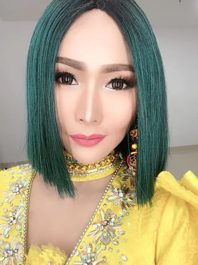 7 Potret Inul Daratista dengan Wig Rambut Pendek, Tetap Memesona