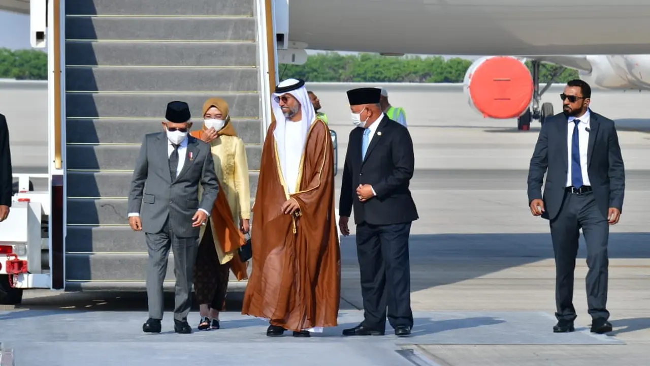 Wakil Presiden Ma'ruf Amin tiba di Abu Dhabi, Persatuan Emirat Arab (PEA), Selasa (1/11/2022).