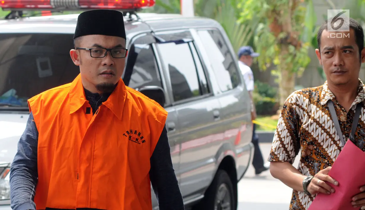 Ketua Fraksi PAN di DPRD Lampung Agus Bhakti Nugroho menjalani pemeriksaan perdana di gedung KPK, Jakarta, Jumat (10/08).  Agus diperiksa sebagai tersangka terkait melakukan suap proyek infrastruktur di kawasan Lampung Selatan.(Merdeka.com/Dwi Narwoko)