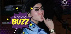 Hadiri persidangan kasus Frist Travel, Syahrini kepanasan sampai izin buka baju.