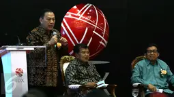 Gubernur BI, Agus Martowardojo (kiri) memberi keterangan saat pembukaan perdagangan saham 2017,  Jakarta, (3/1). Sebelumnya perdagangan ditutup di level 5.296,71 poin, atau naik sebesar 15,32% dibanding penutupan 2015 lalu. (Liputan6.com/Angga Yuniar)