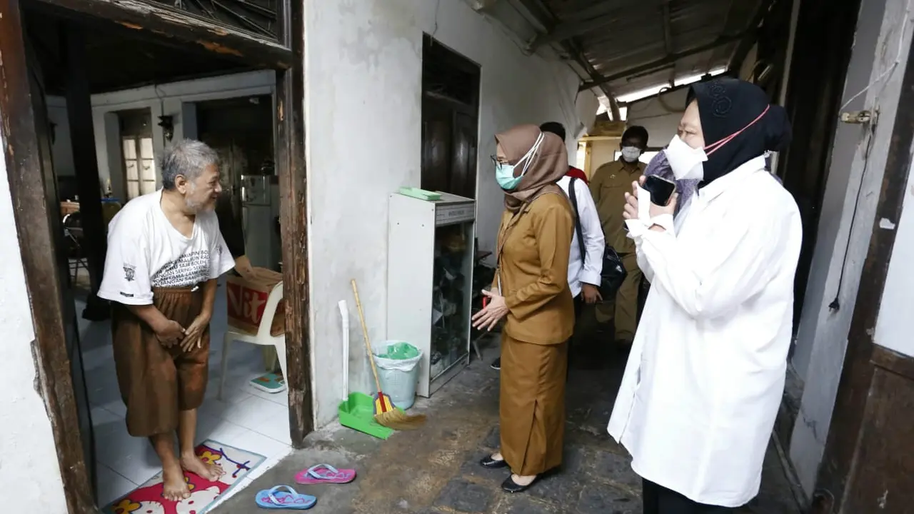 Pastikan Penyaluran Bansos Cepat dan Tepat Sasaran, Mensos Cek Langsung Penerima Bansos