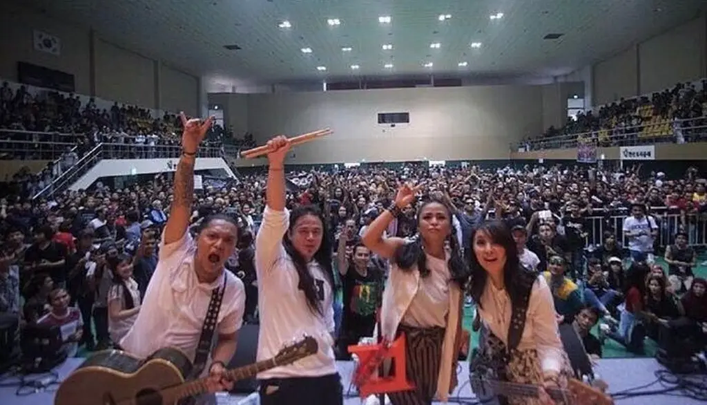 Band Kotak usai manggung di Korea Selatan.